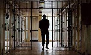 Un preso denuncio mal proceder de un oficial penitenciario