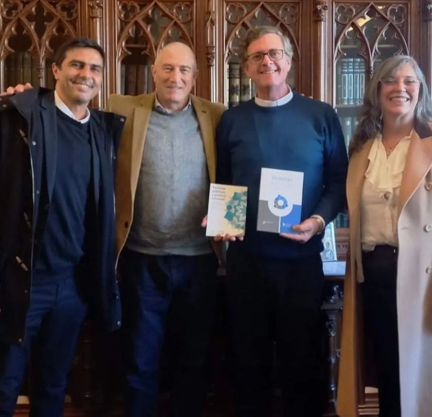La Dra. Diana Márquez, secretaria de Liberté, en encuentro con el Arzobispo Jorge Ignacio García Cuerva