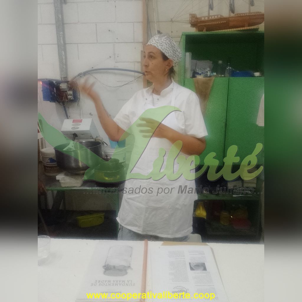 Horneando esperanza: Silvana Oliva impartió taller de panadería en Liberté