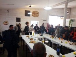 Víctimas de delitos y presos compartieron la inauguración del restaurante "Punto de Paz" en Liberté