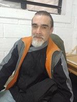 Estuvo preso en la cárcel de Batán, es chef y colaboró en la elaboración del locro de Liberté